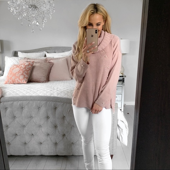 Loose Turtleneck Pearl Pink Sweater - Picture 5 of 8